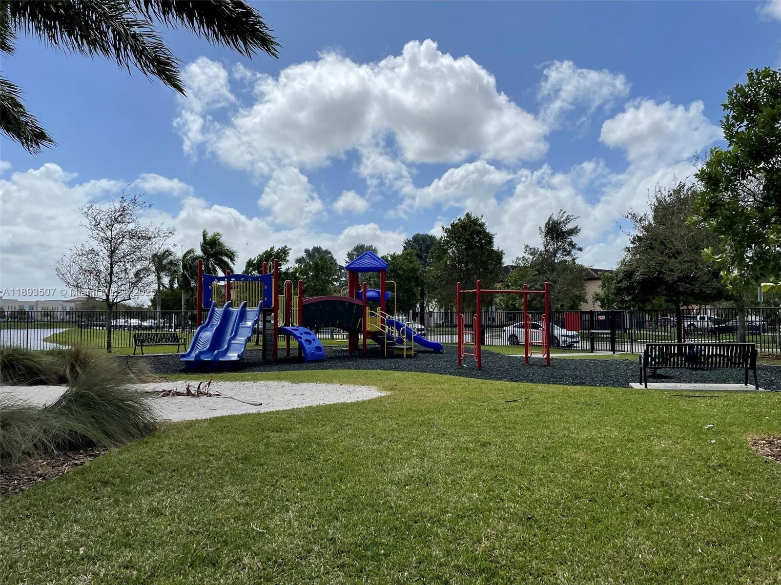 KENDALL COMMONS TOWNHOMES - Residential Lease