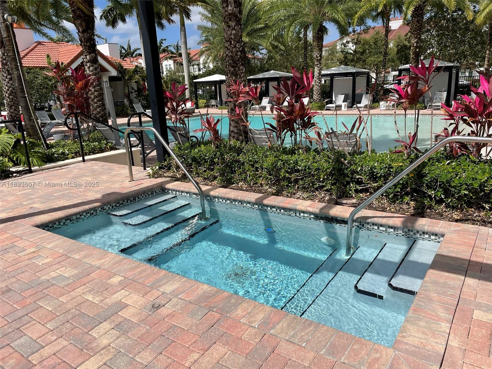 KENDALL COMMONS TOWNHOMES - Residential Lease