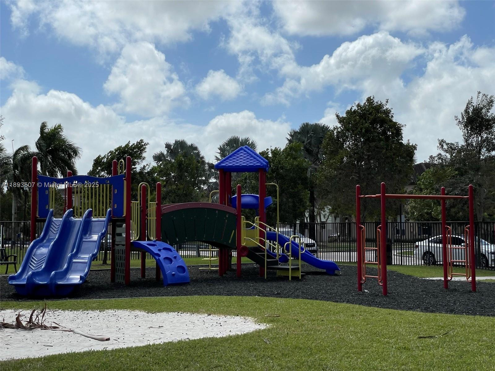 KENDALL COMMONS TOWNHOMES - Residential Lease