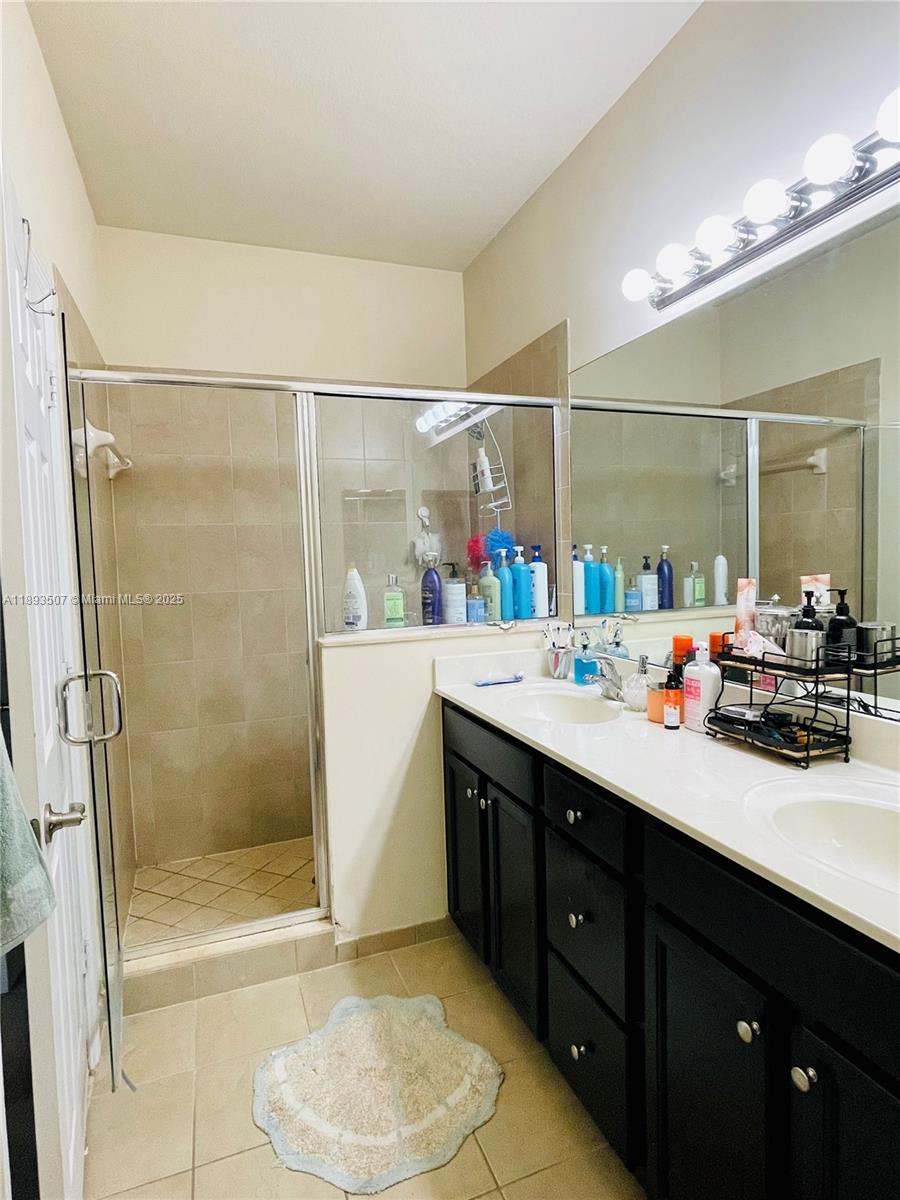 KENDALL COMMONS TOWNHOMES - Residential Lease