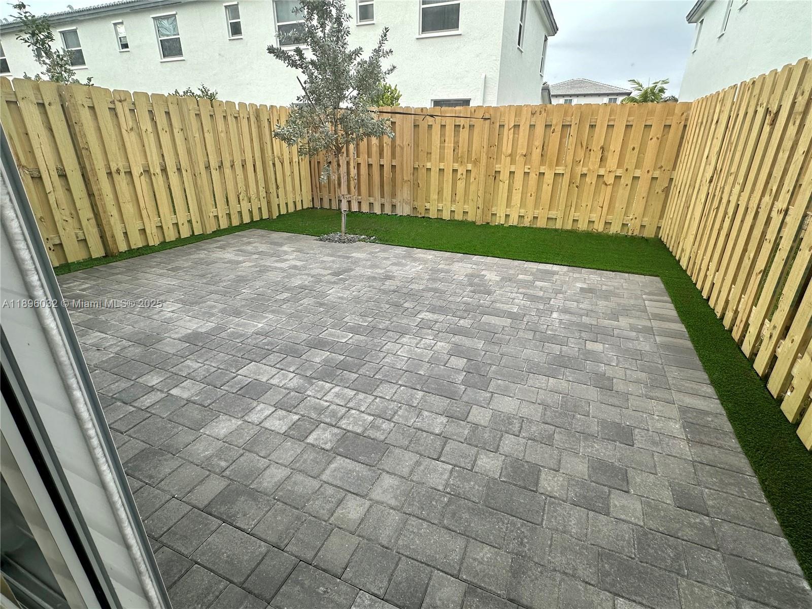 PARADISE PINES - Residential