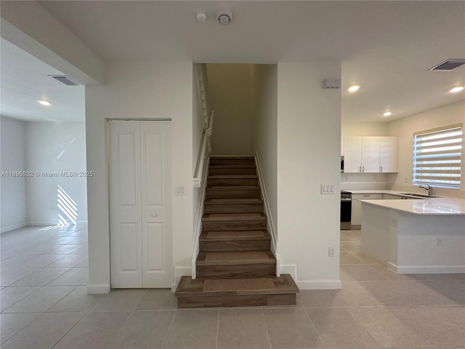 PARADISE PINES - Residential