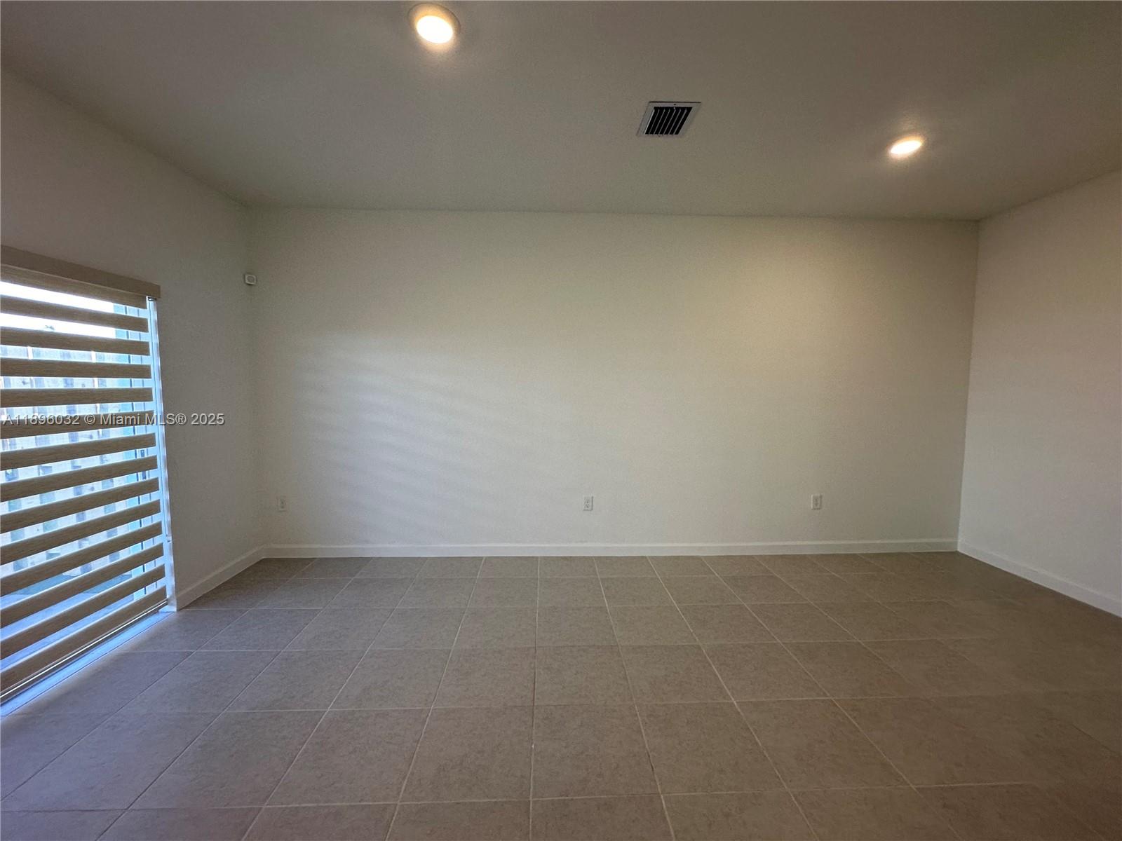 PARADISE PINES - Residential
