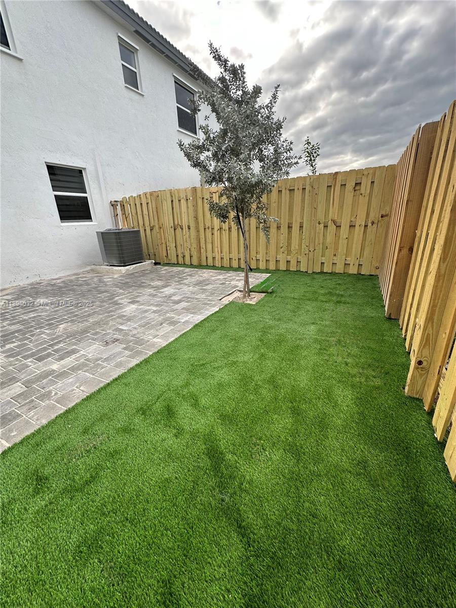 PARADISE PINES - Residential