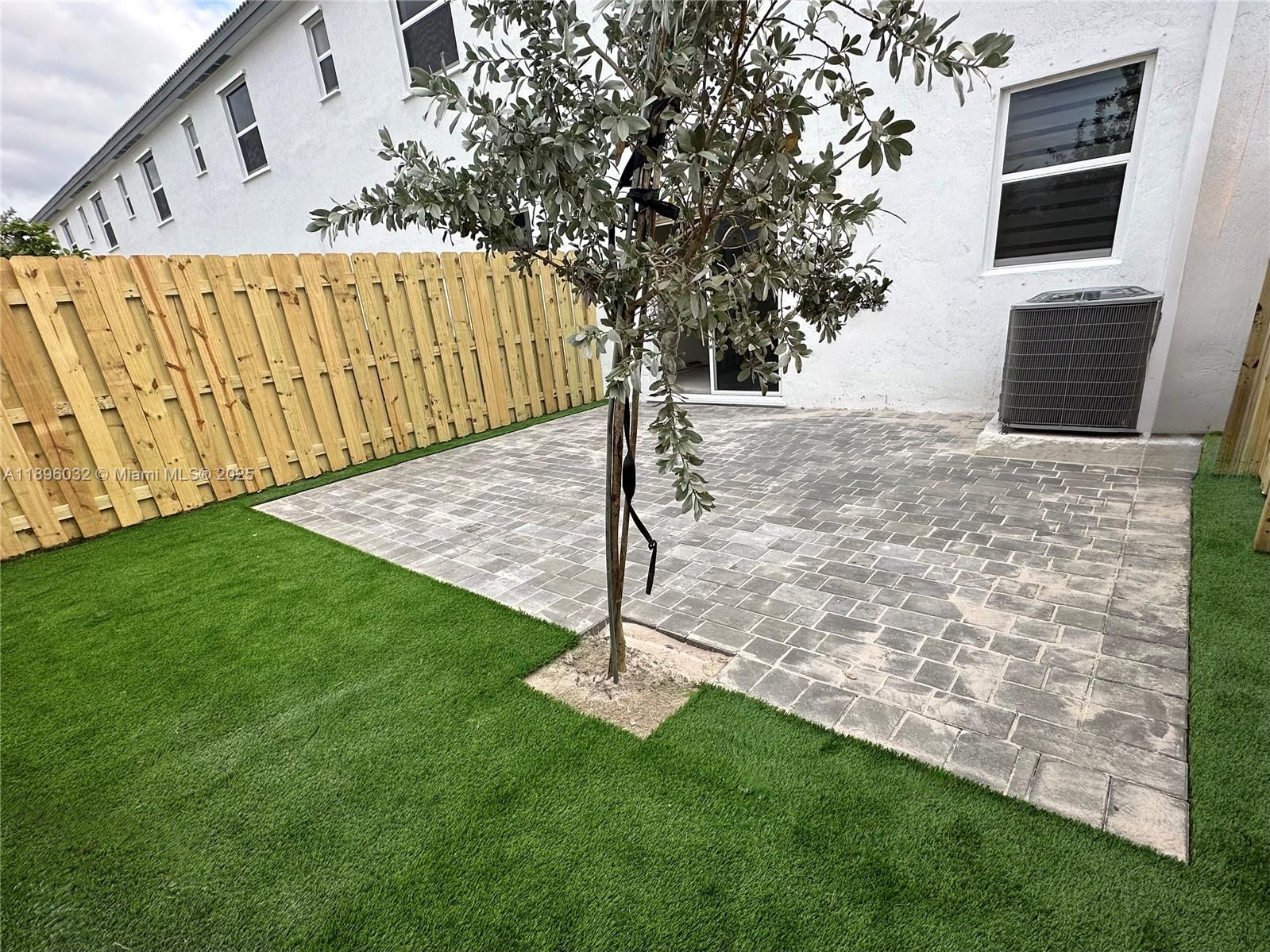PARADISE PINES - Residential