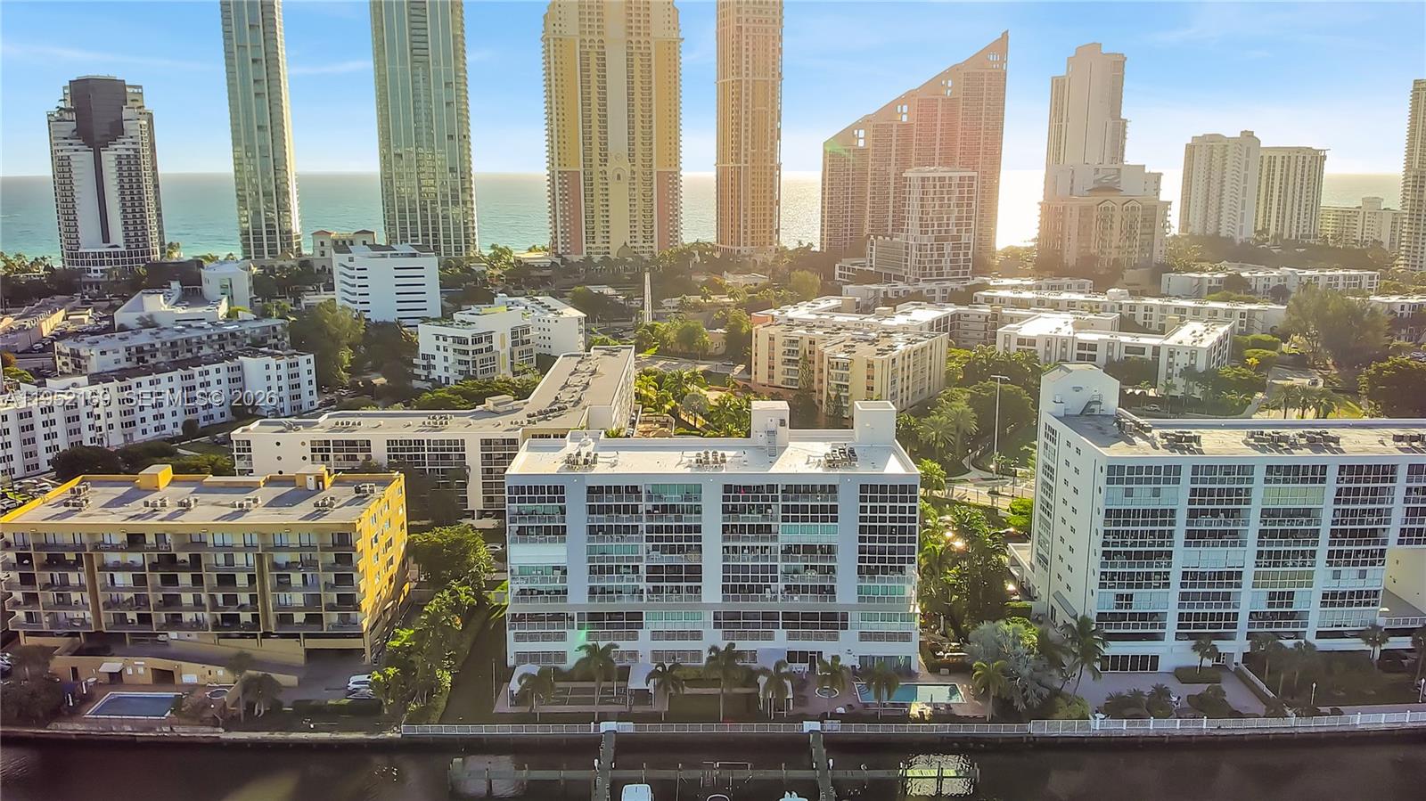 LE LAURIER CONDO - Residential