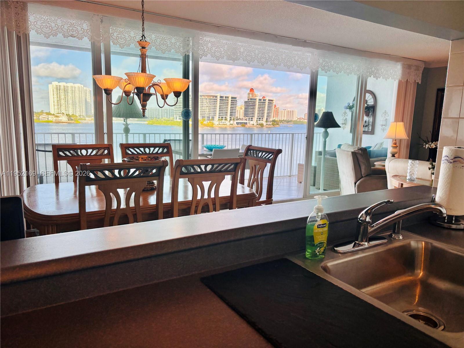 LE LAURIER CONDO - Residential