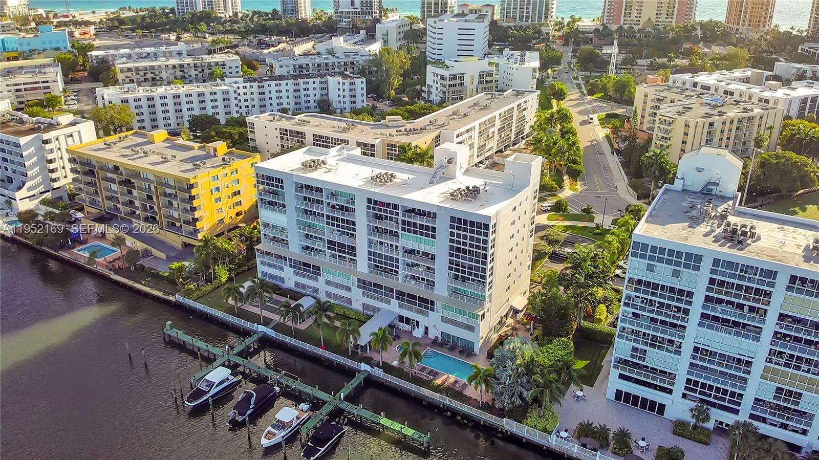 LE LAURIER CONDO - Residential