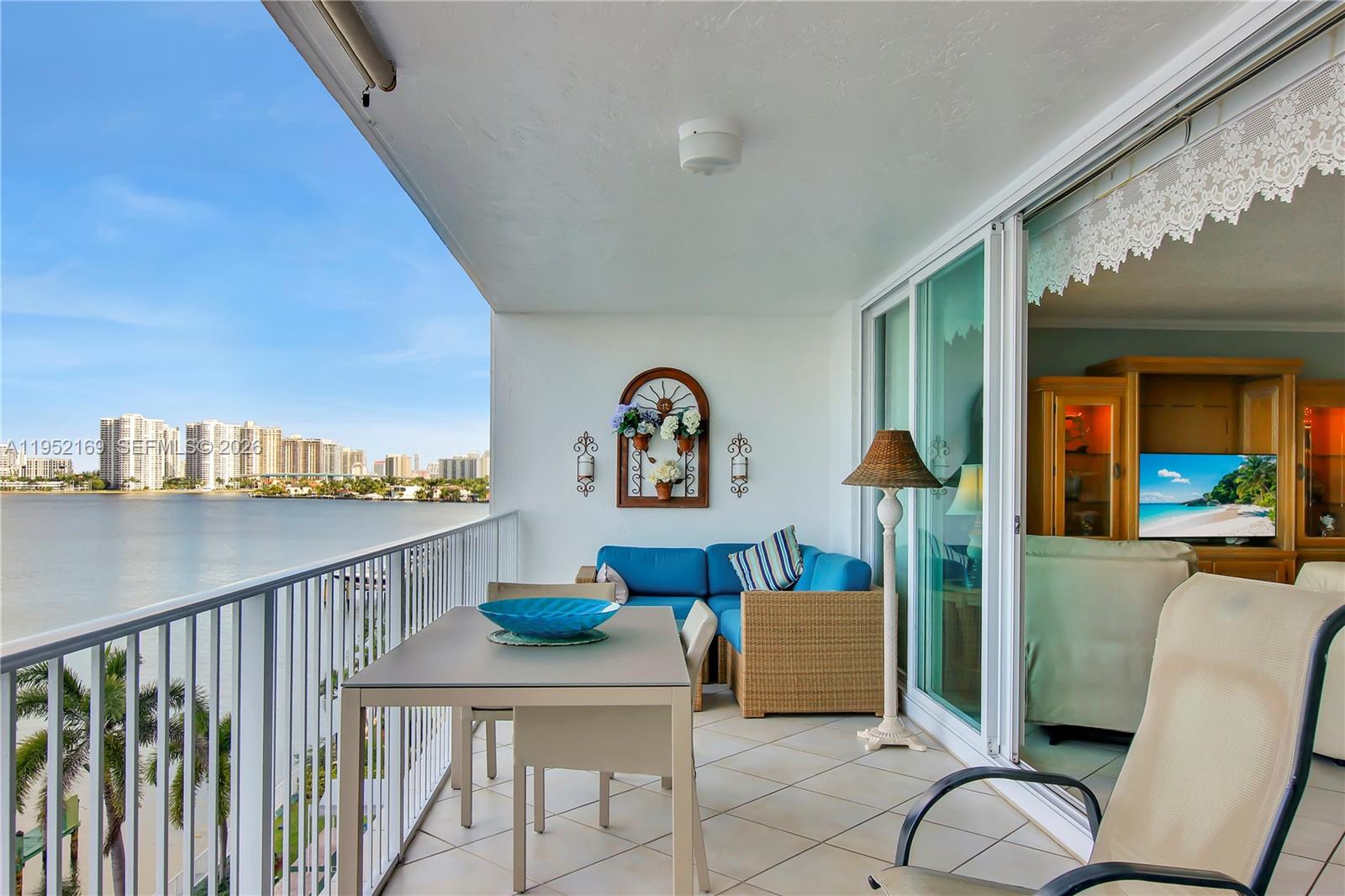 LE LAURIER CONDO - Residential