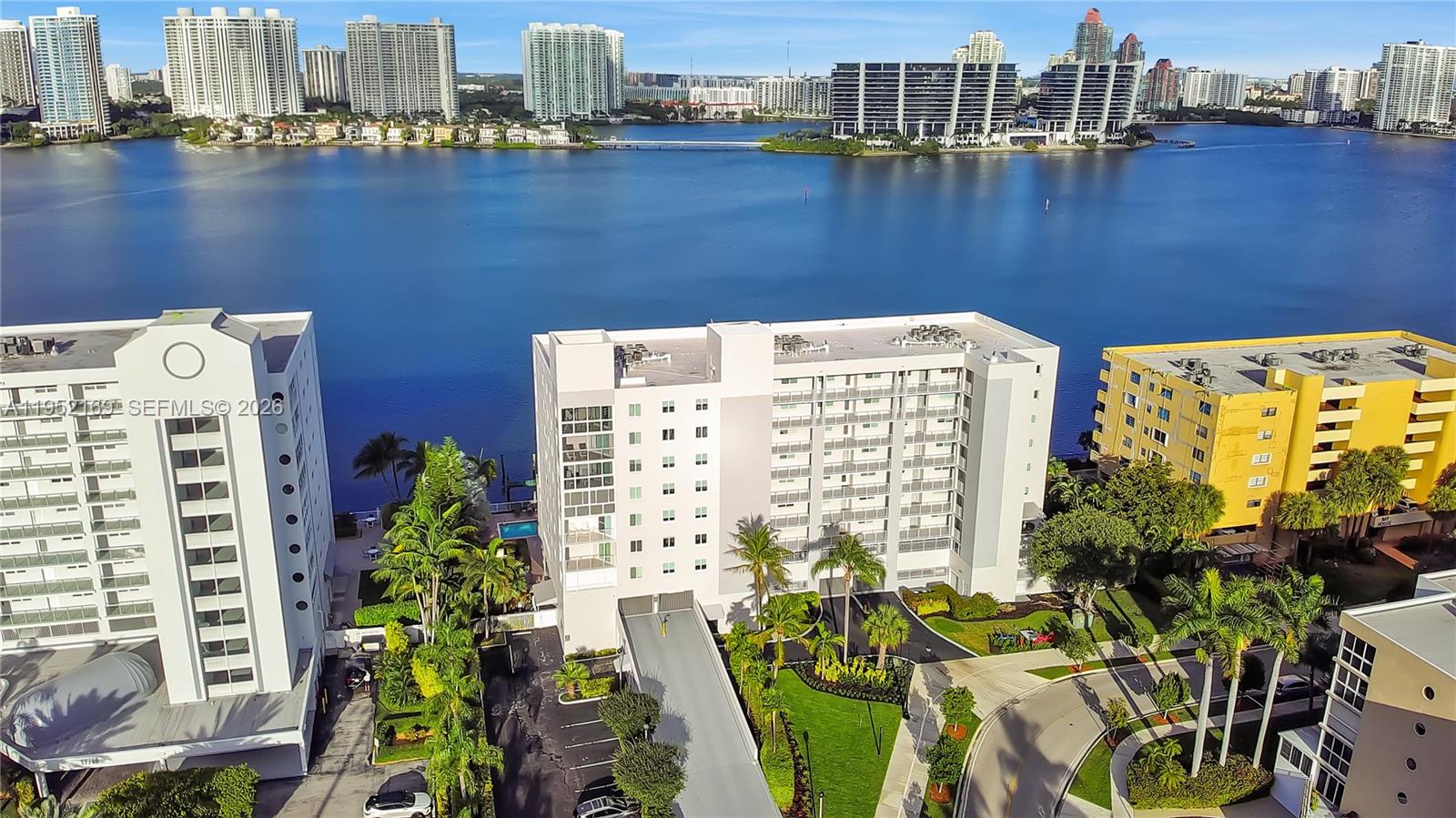 LE LAURIER CONDO - Residential