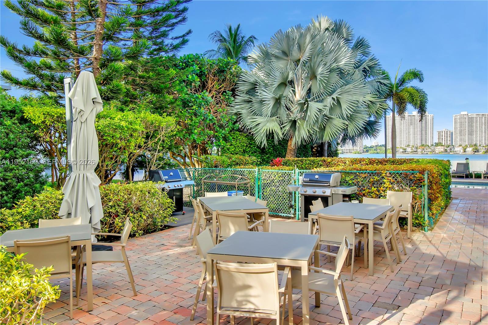 LE LAURIER CONDO - Residential