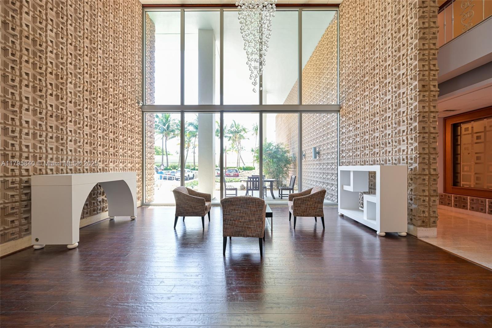 2899 Collins Ave 1738