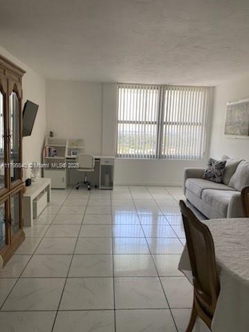 2899 Collins Ave 1738