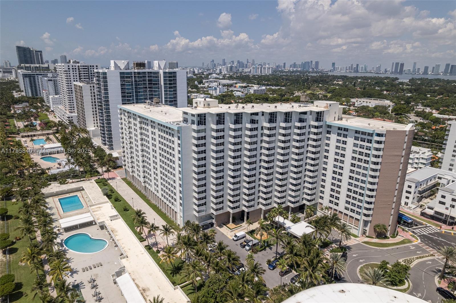2899 Collins Ave 1738, Miami Beach, Miami-Dade County, Florida - 1 Bedrooms  
1 Bathrooms - 