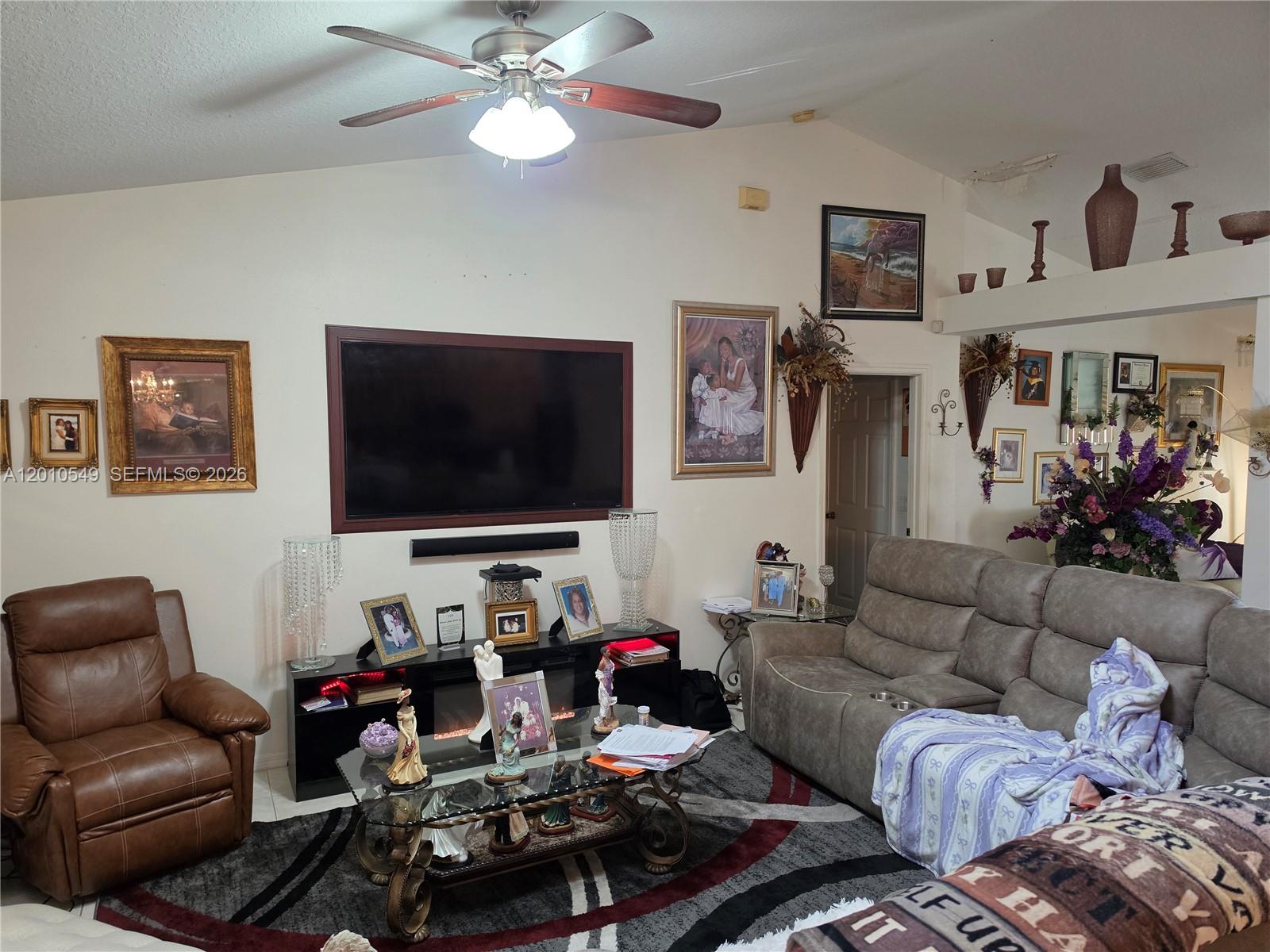 2637 SW Monterrey Ln