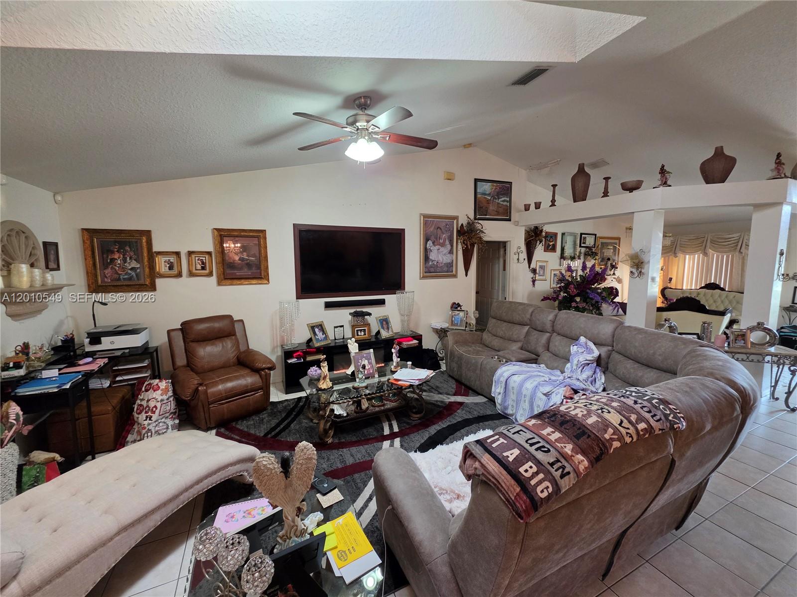 2637 SW Monterrey Ln