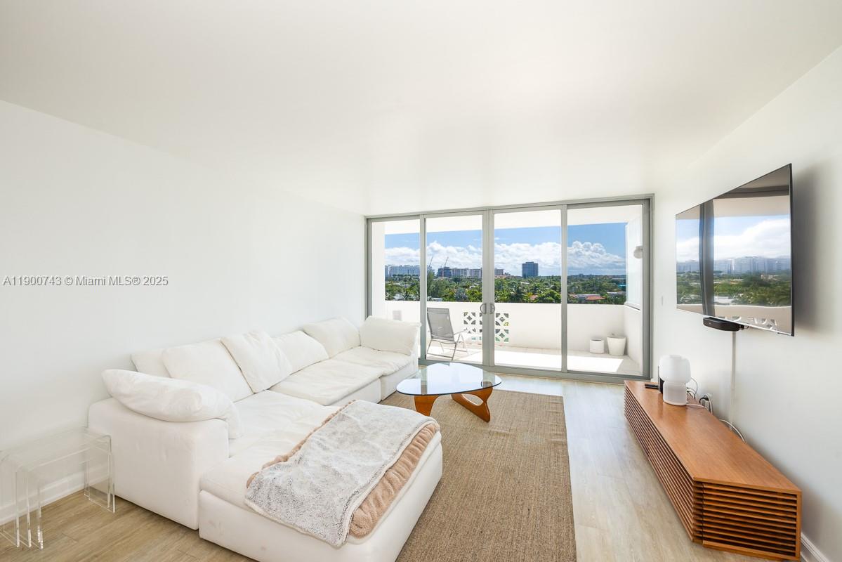 9101 E Bay Harbor Dr 701