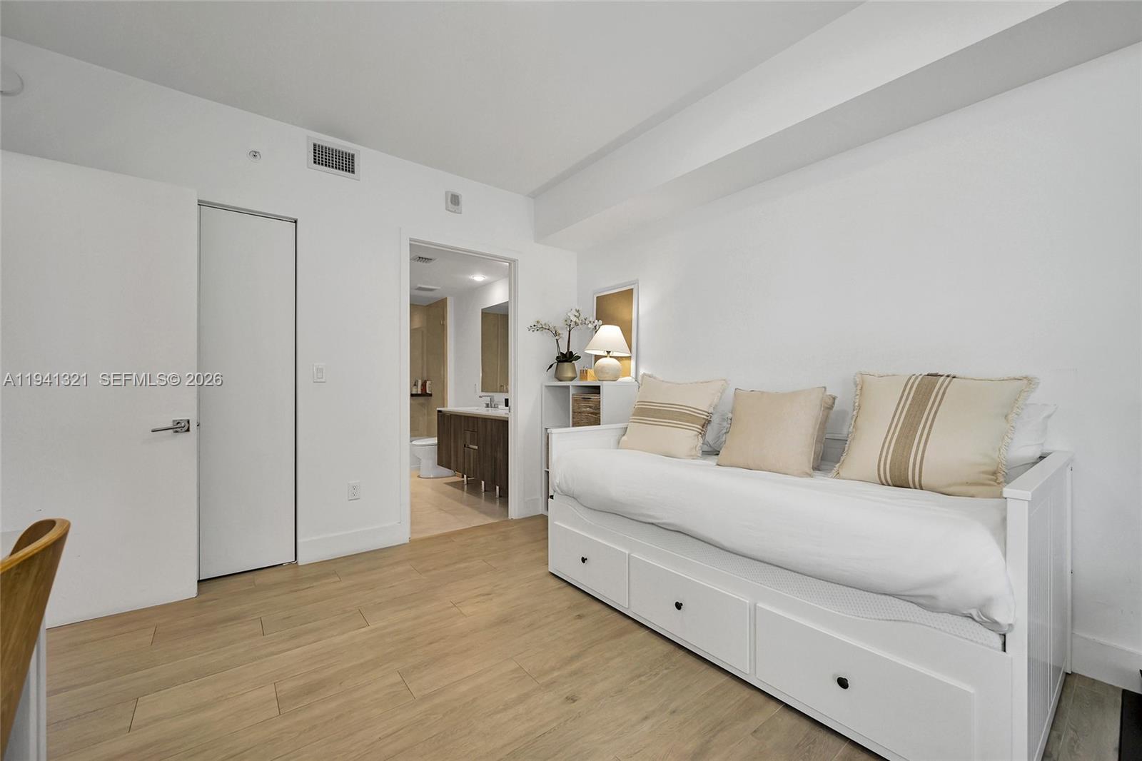 ARIA ON THE BAY CONDO - Residential