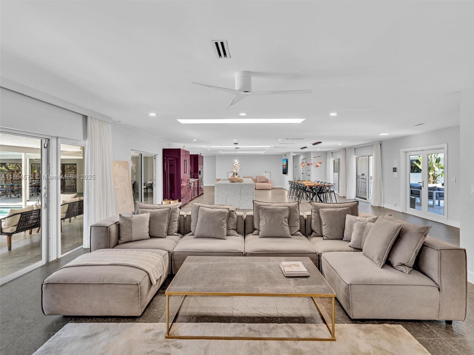 HOLLYWOOD LAKES SECTION - Residential Lease