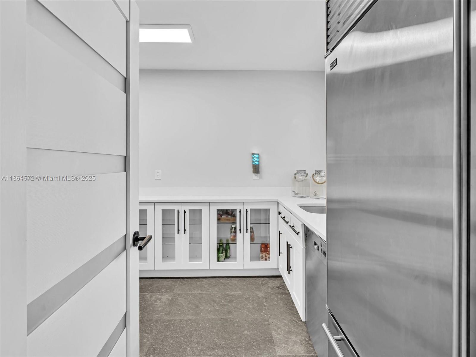 HOLLYWOOD LAKES SECTION - Residential Lease