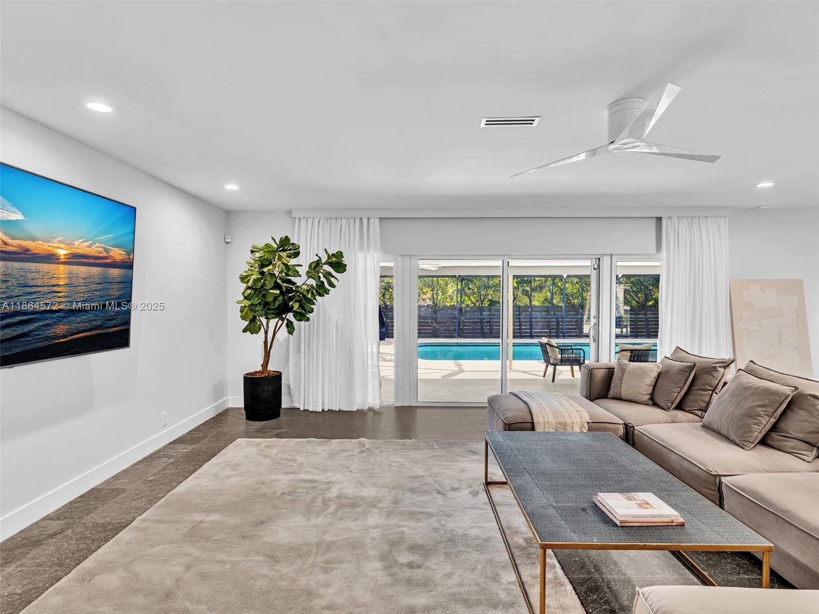 HOLLYWOOD LAKES SECTION - Residential Lease