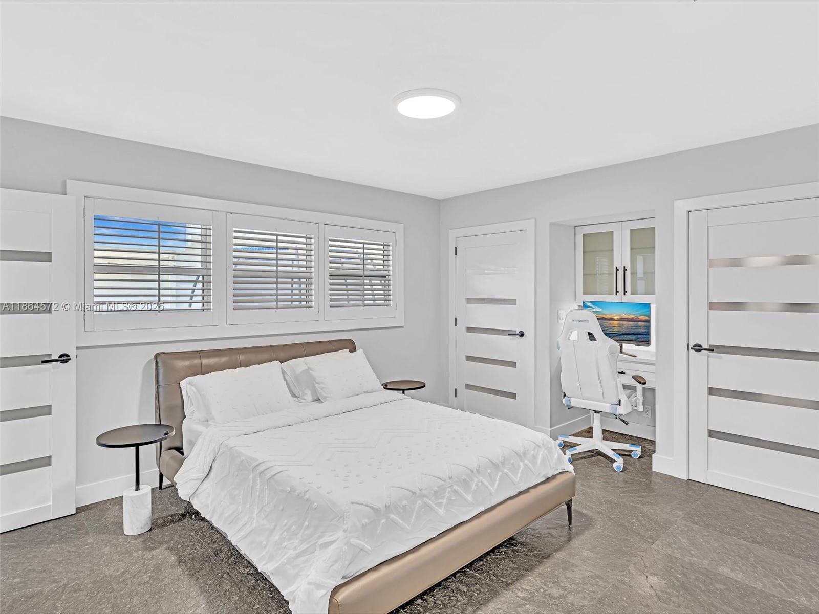 HOLLYWOOD LAKES SECTION - Residential Lease