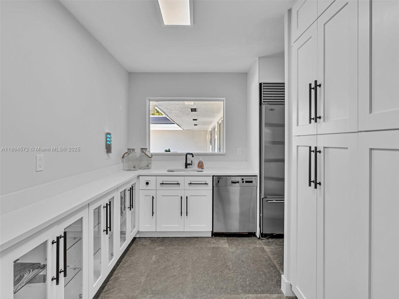 HOLLYWOOD LAKES SECTION - Residential Lease