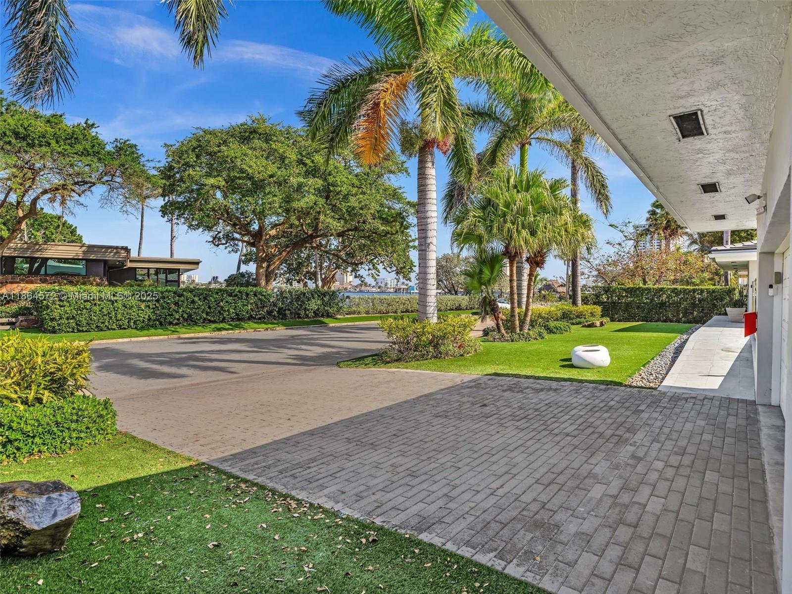 HOLLYWOOD LAKES SECTION - Residential Lease