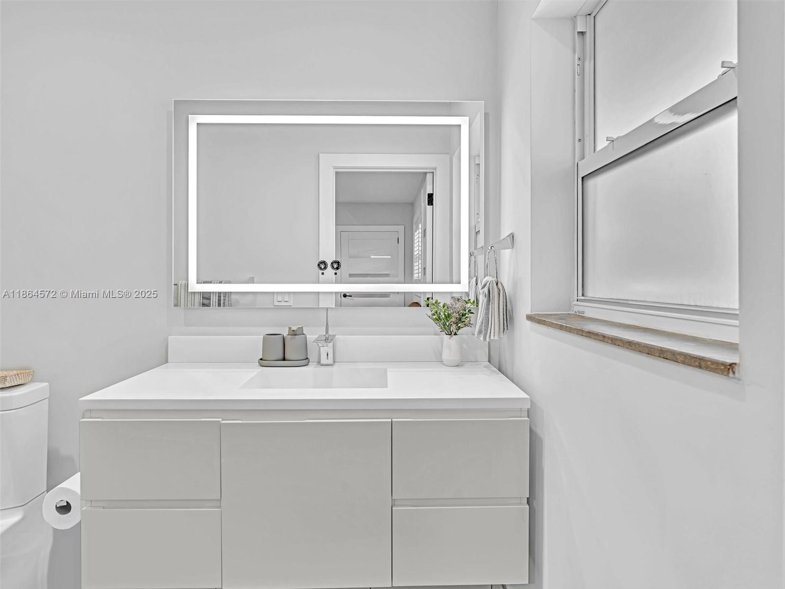 HOLLYWOOD LAKES SECTION - Residential Lease