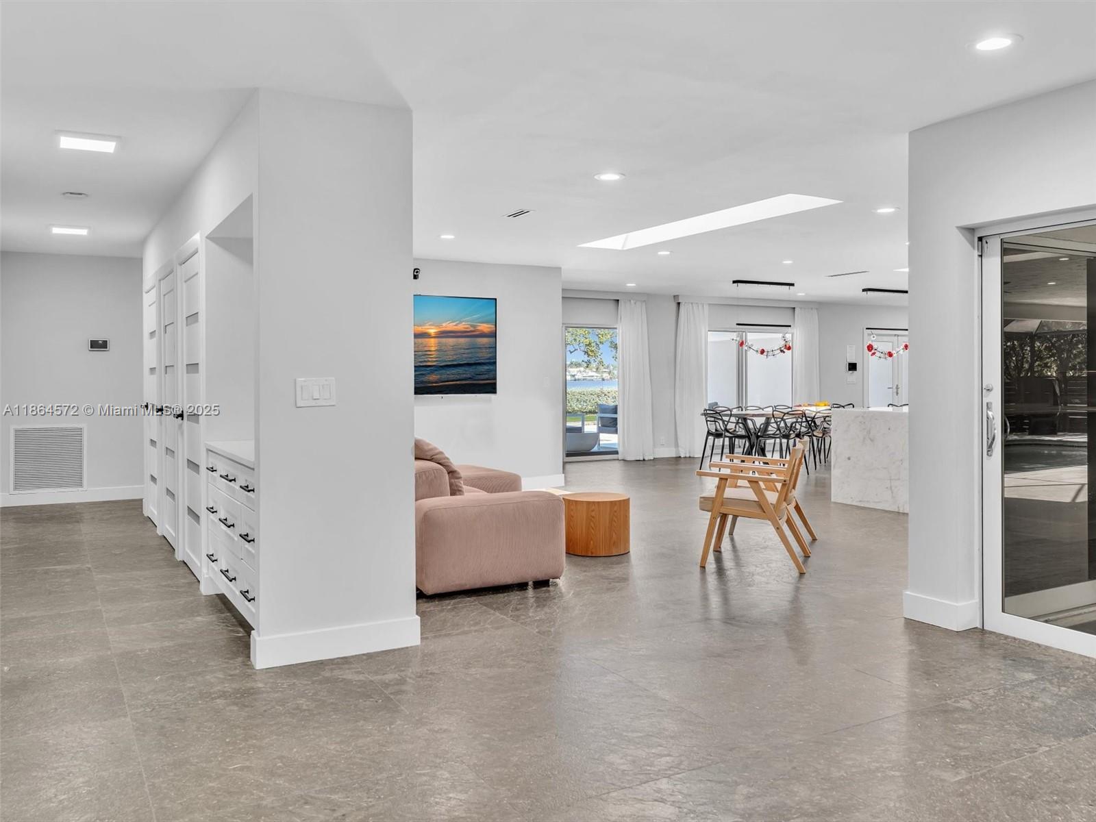 HOLLYWOOD LAKES SECTION - Residential Lease
