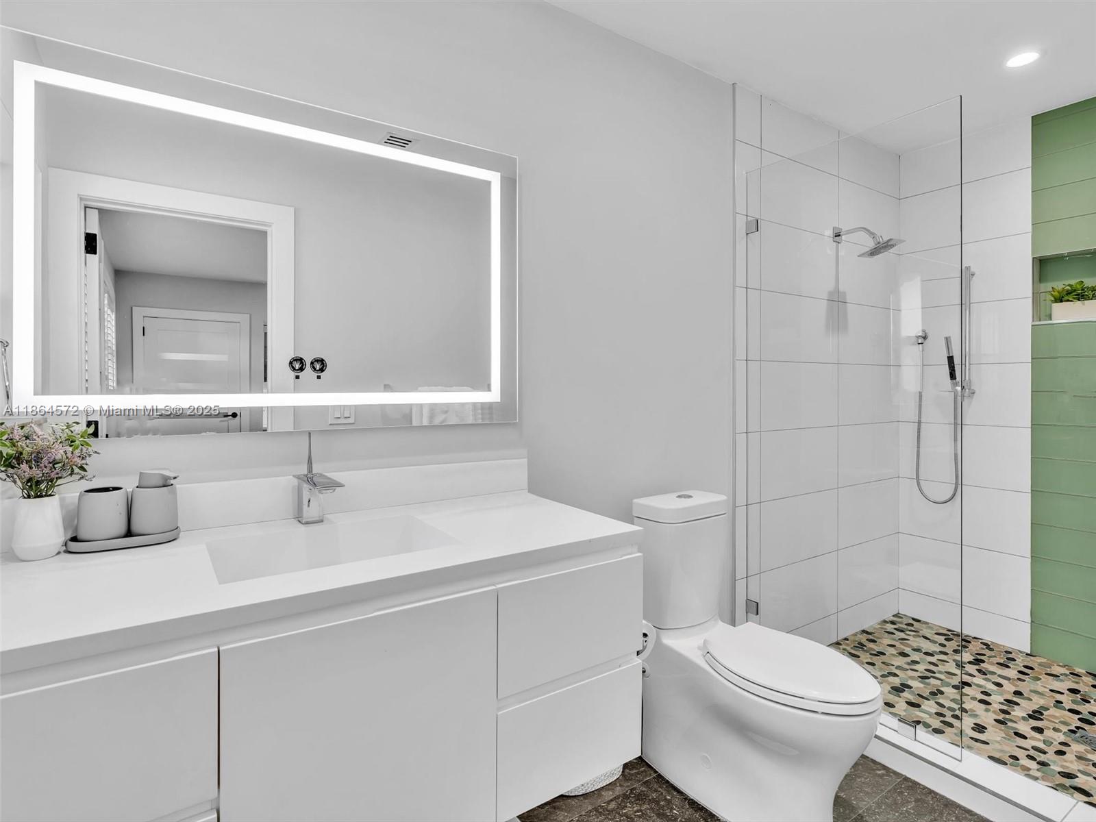 HOLLYWOOD LAKES SECTION - Residential Lease