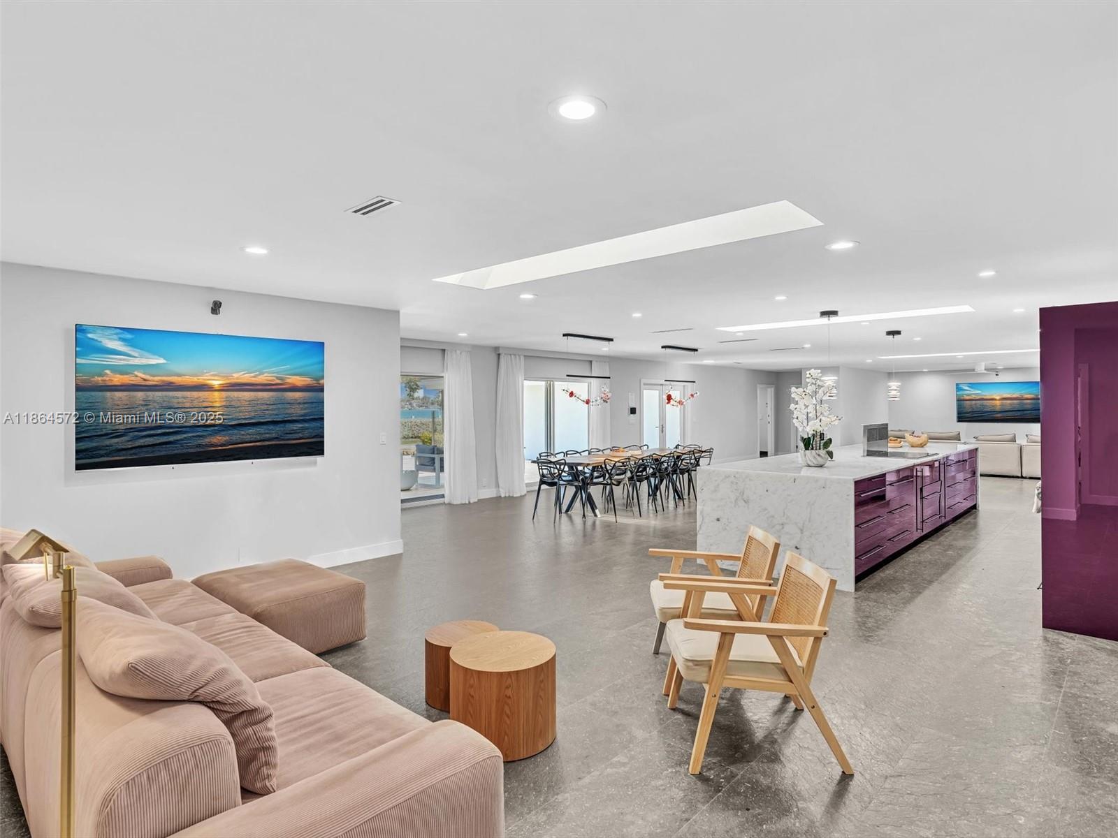 HOLLYWOOD LAKES SECTION - Residential Lease