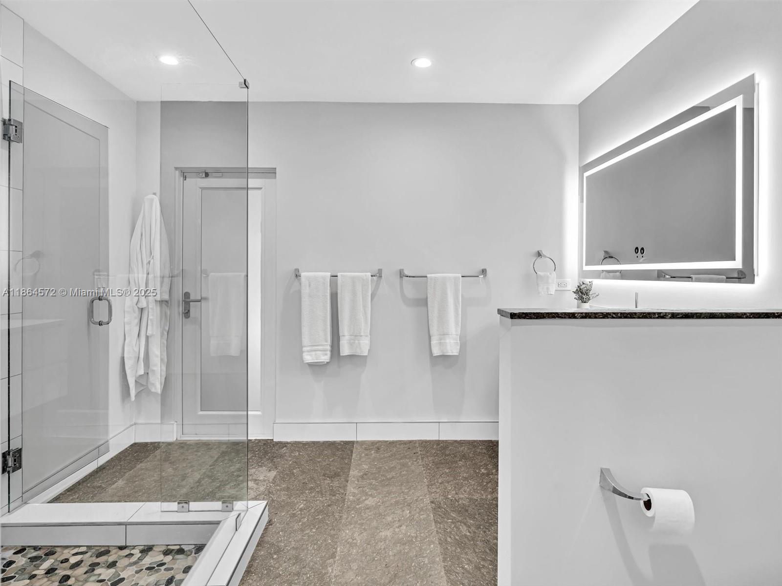 HOLLYWOOD LAKES SECTION - Residential Lease