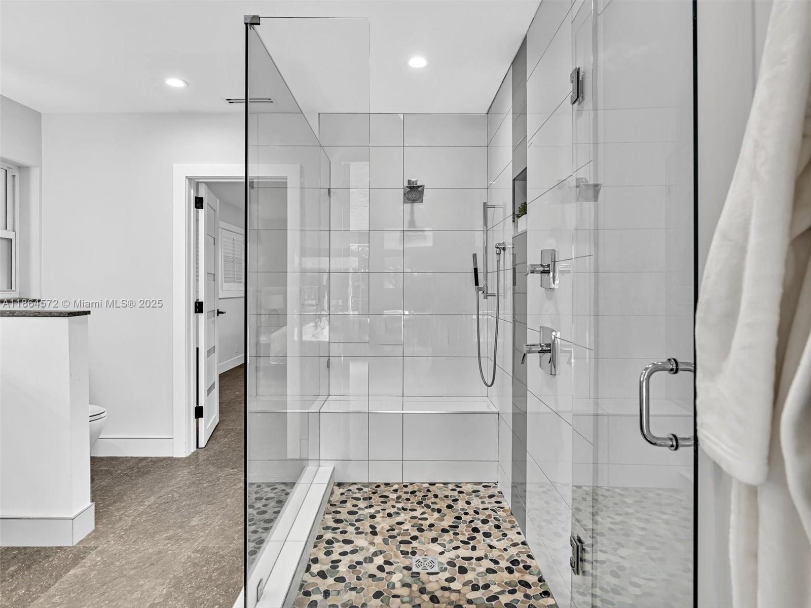 HOLLYWOOD LAKES SECTION - Residential Lease