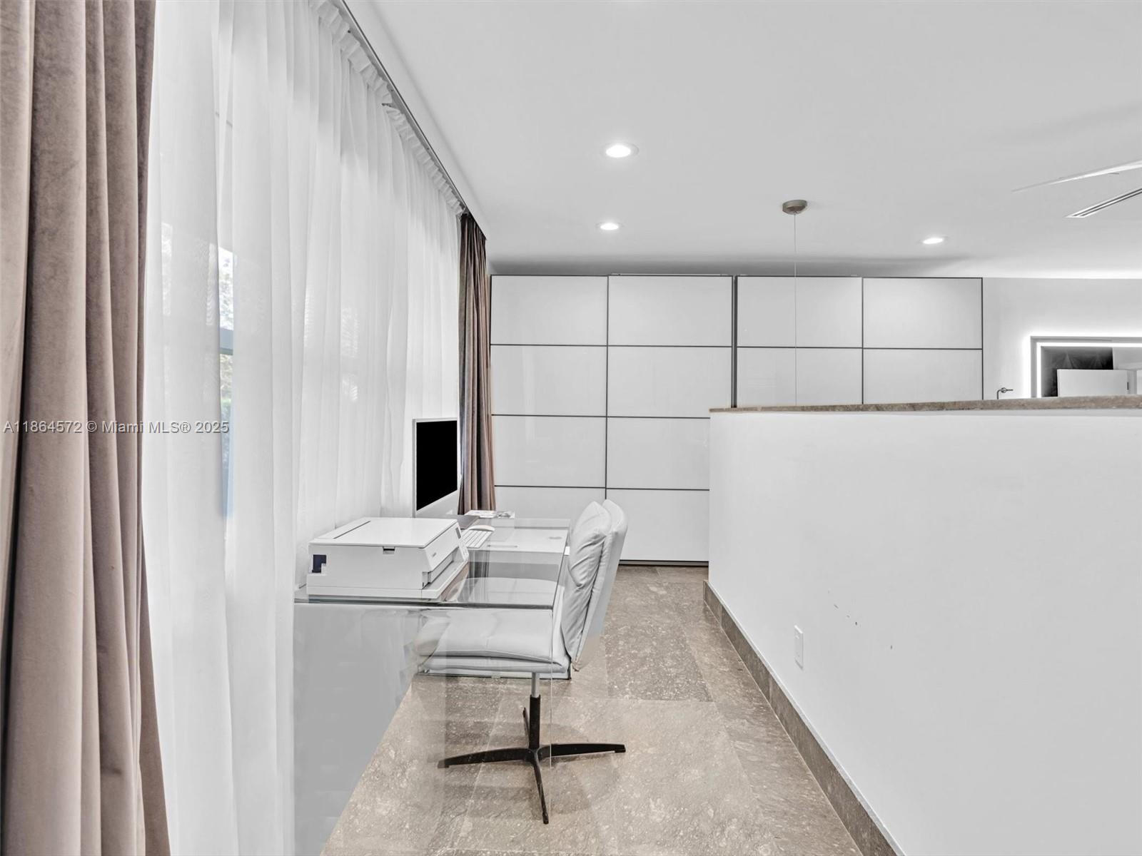 HOLLYWOOD LAKES SECTION - Residential Lease