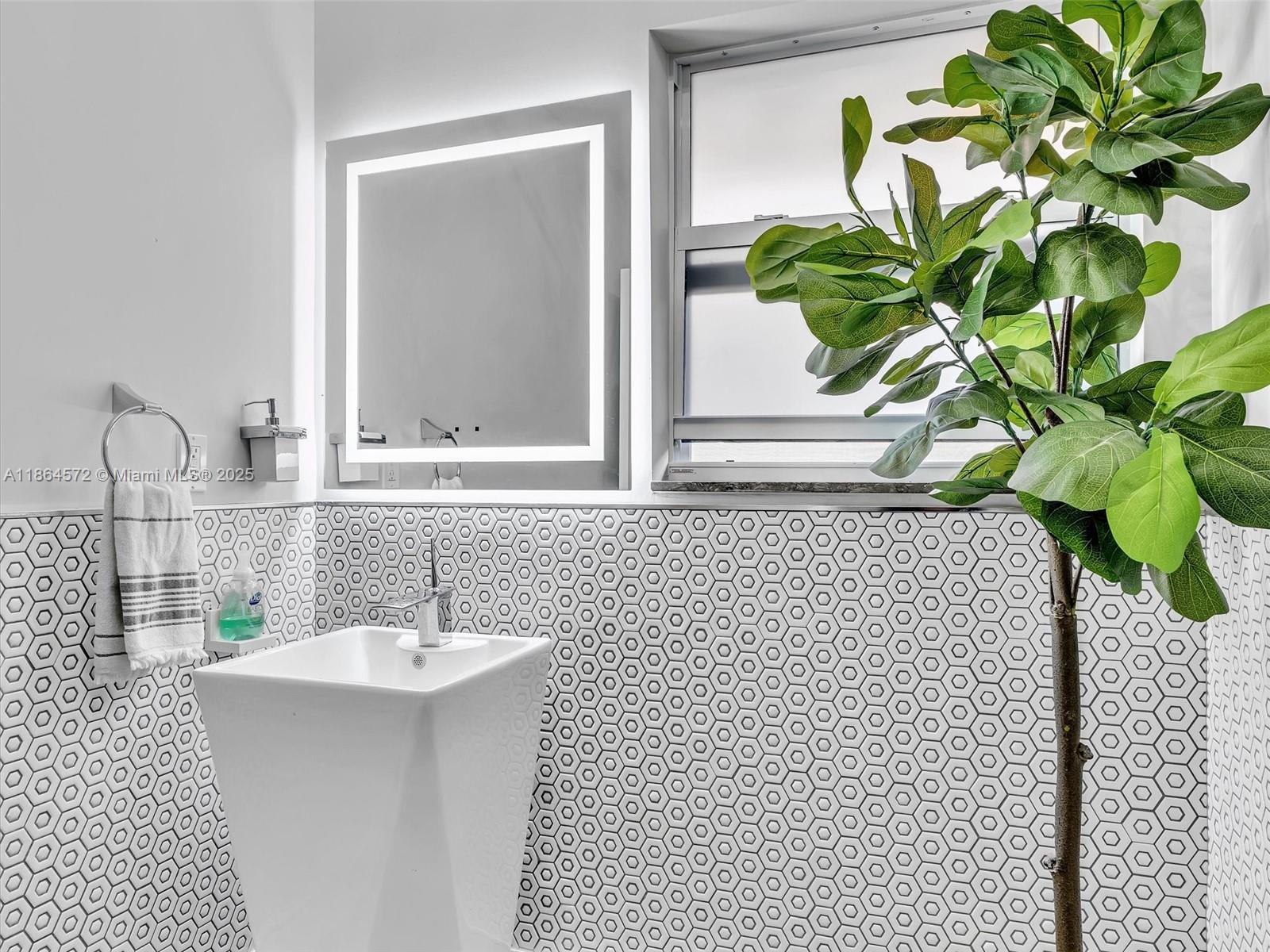 HOLLYWOOD LAKES SECTION - Residential Lease
