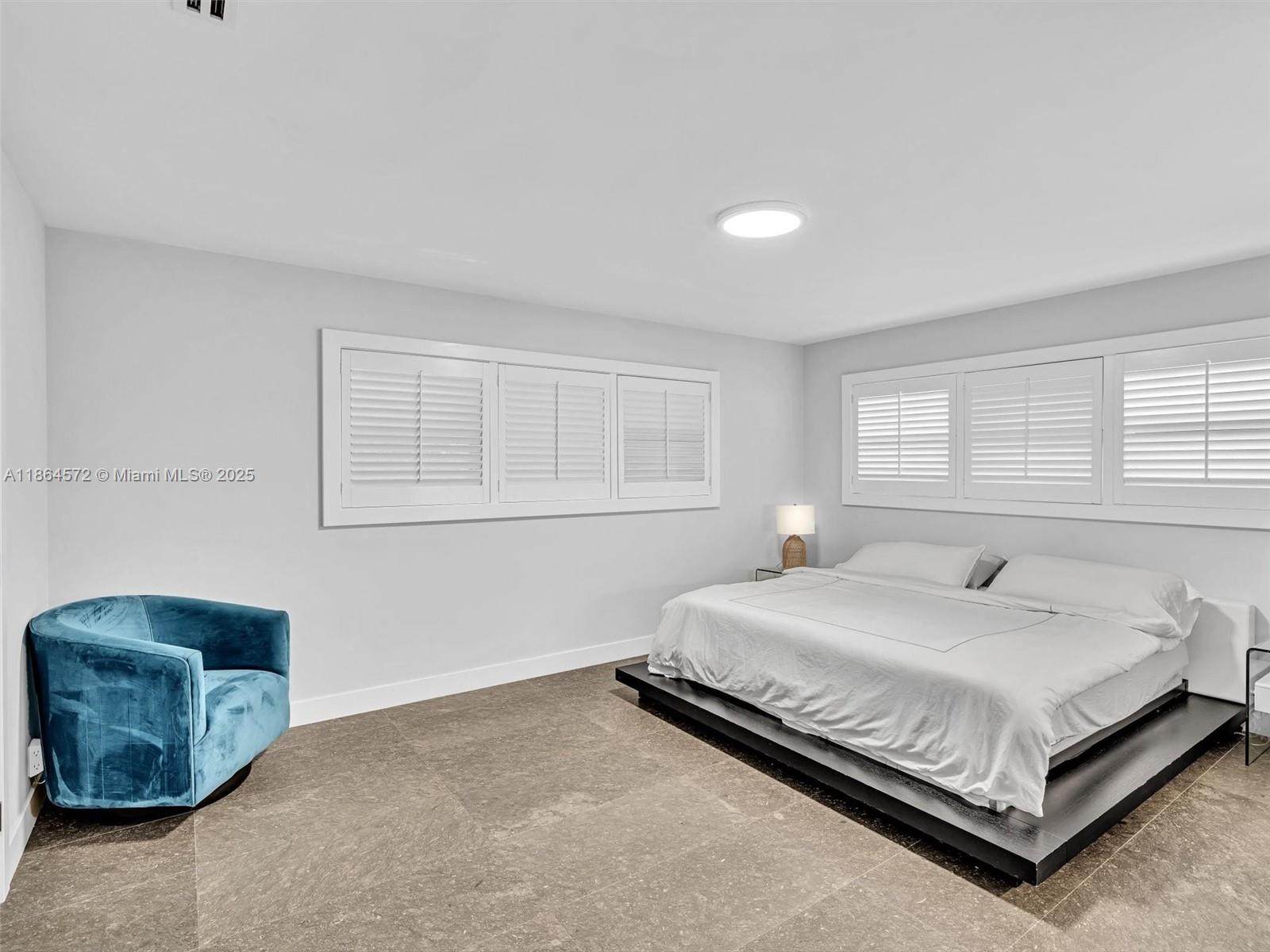 HOLLYWOOD LAKES SECTION - Residential Lease