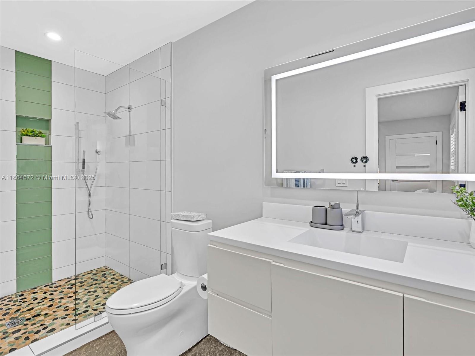 HOLLYWOOD LAKES SECTION - Residential Lease