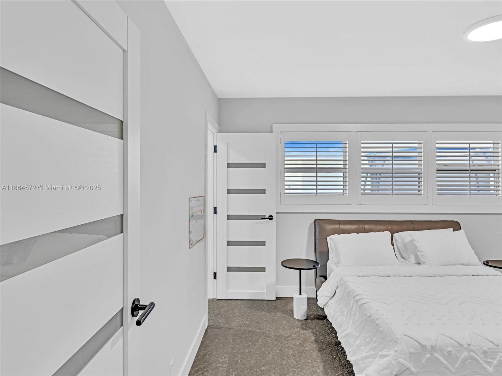 HOLLYWOOD LAKES SECTION - Residential Lease