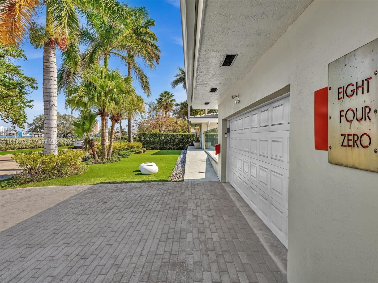 HOLLYWOOD LAKES SECTION - Residential Lease