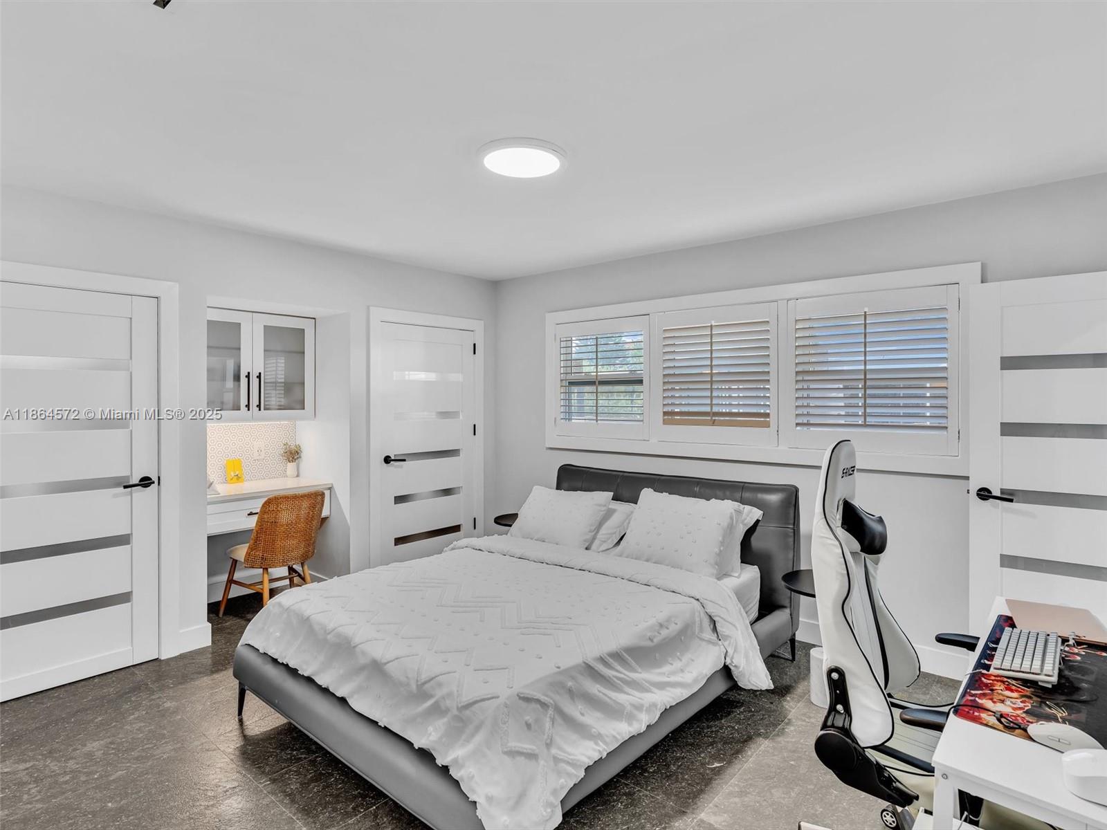 HOLLYWOOD LAKES SECTION - Residential Lease