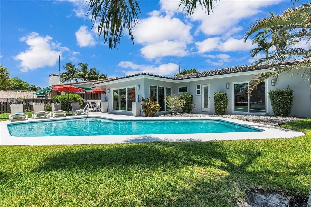 Photo of 2225 NE 20th Ave, Wilton Manors, FL 33305 (MLS # A11605711)