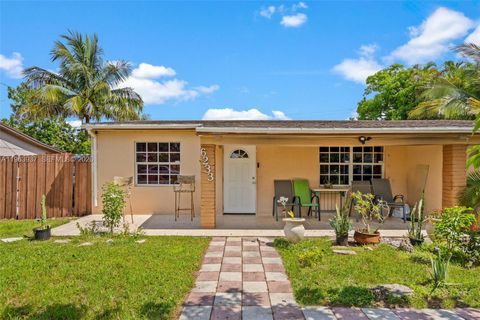 Photo of 6233 Rodman St, Hollywood, FL 33023 (MLS # A11963937)