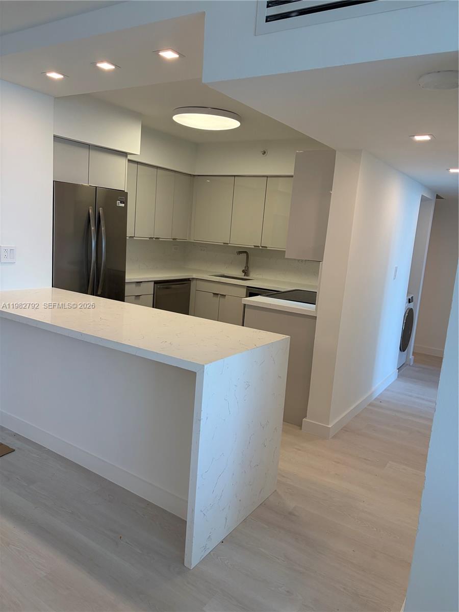 FLAMINGO SOUTH BEACH I CO - Residential Lease