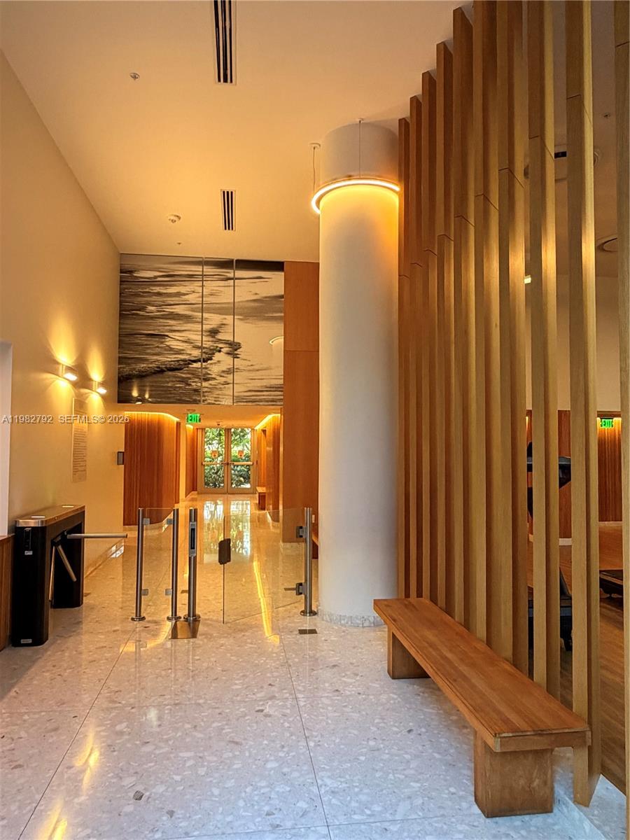 FLAMINGO SOUTH BEACH I CO - Residential Lease