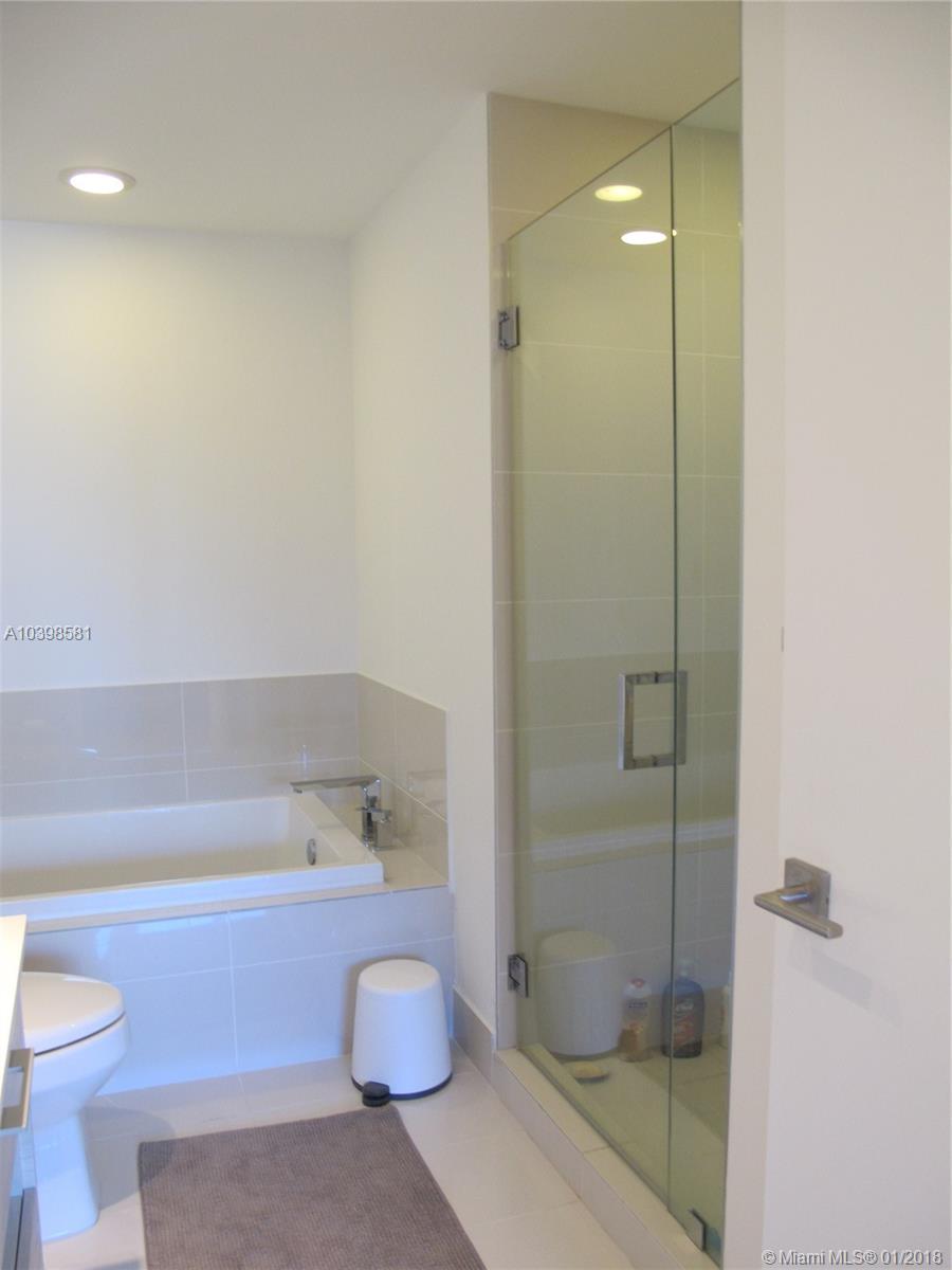 BRICKELL HEIGHTS EAST CON - Residential Lease