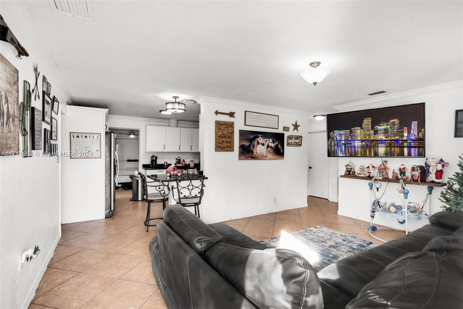 PALM LANE VILLA - Residential