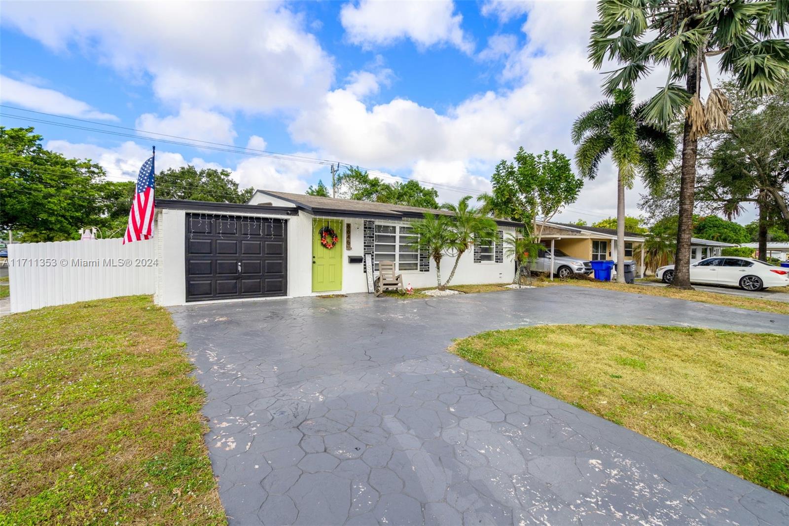 PALM LANE VILLA - Residential