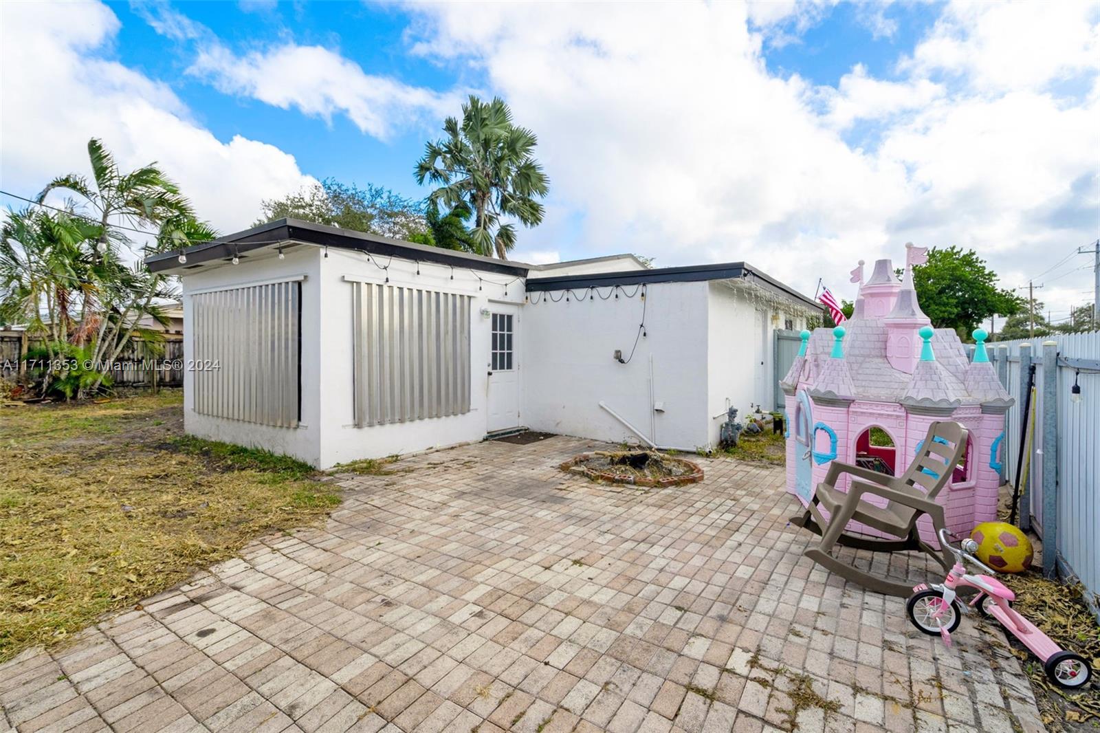 PALM LANE VILLA - Residential