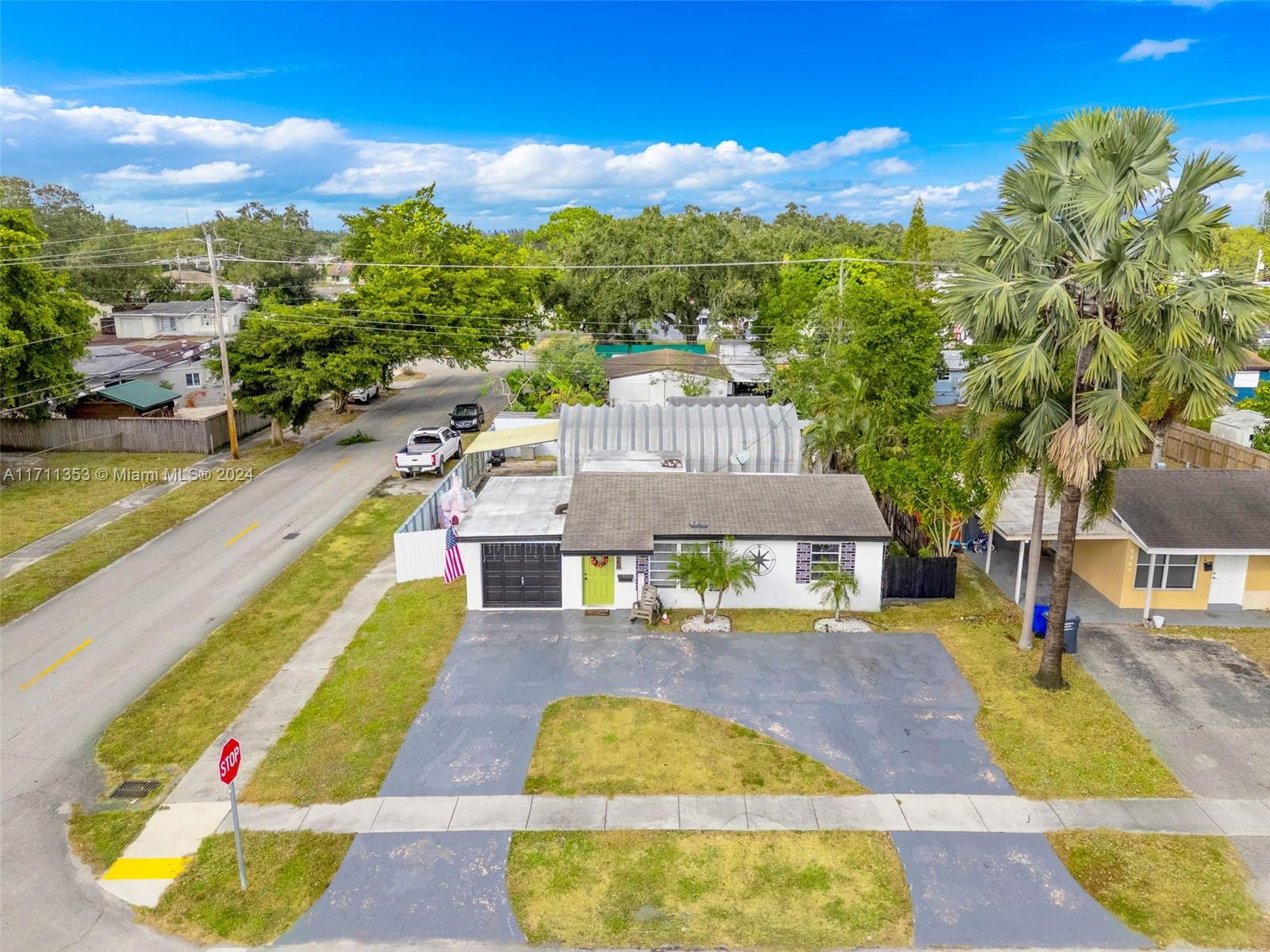 PALM LANE VILLA - Residential